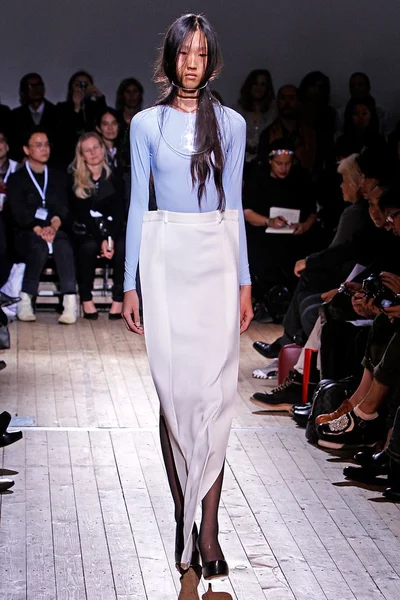 Look 10